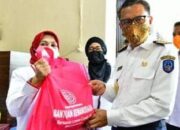 Kementan Berikan Bantuan Berupa Paket Sembako Untuk Warga Sulsel