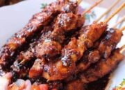 Sate Ayam Campur Kulit dan Jeroan