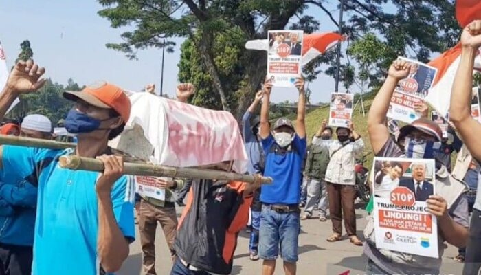 Warga Cigombong Tolak Pembongkaran Makam Keramat Untuk Wisata