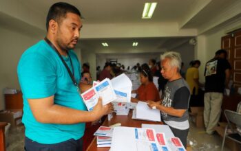 Foto Pelipatan Surat Suara Pemilu 2024 di KPU Jakarta Utara 3