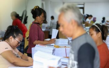 Foto Pelipatan Surat Suara Pemilu 2024 di KPU Jakarta Utara 4