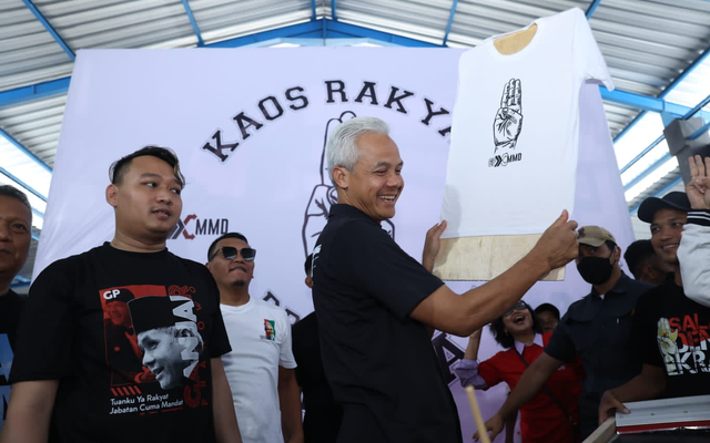 Lewat Sablon Kaus Gratis, Relawan Galang Dukungan Menangkan Ganjar-Mahfud