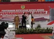 Pj. Bupati Bogor Serahkan SK Perpanjangan Jabatan Kades