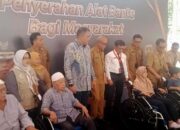 Ketua DPRD Rudy Susmanto Saksikan Penyerahan Kursi Roda Para Disabilitas & Lansia