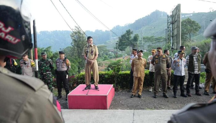 Pemkab Bogor Serius Tata Kawasan Puncak, Penertiban Tahap II Berlanjut Bangunan Liar di sepanjang Jalur Gantole-Puncak Pass Dibongkar